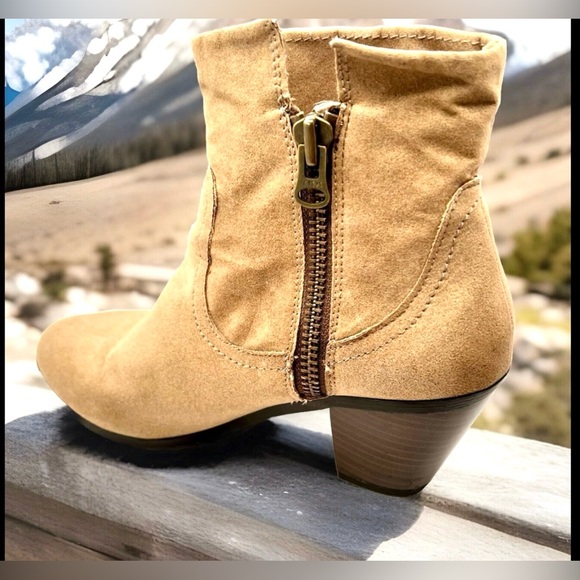 Apt 9 Women’s Tan Genuine Leather Fringe Ankle Boots - Picture 2 of 7
